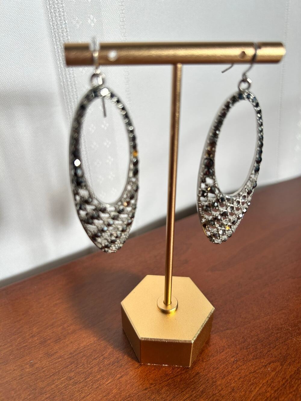 Silver Tone Open Work Filigree Teardrop Dangle Earrings Lattice Mesh Pattern